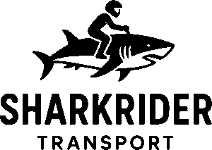 Logotipo de Sharkrider, un piloto encima de un tiburón a lo motocicleta